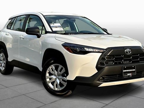 Used 2026 Toyota Corolla Cross L image 2