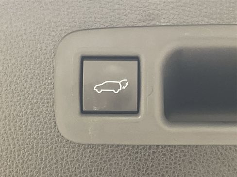 Used 2023 Toyota Highlander LE image 21