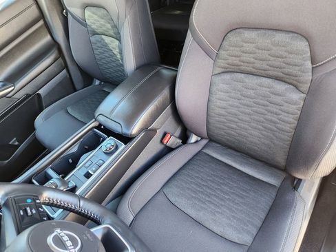 Used 2025 Nissan Pathfinder SV image 10