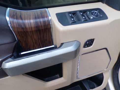 Used 2018 Ford F150 Lariat image 10