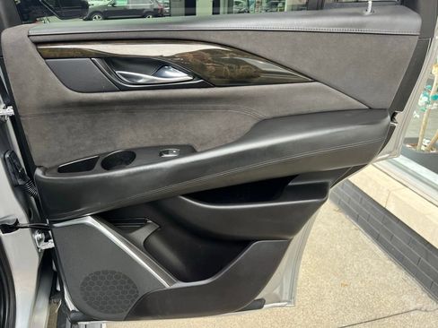 Used 2020 Cadillac Escalade Platinum image 30