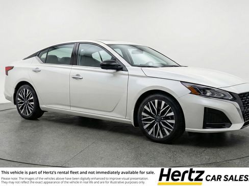 Used 2025 Nissan Altima 2.5 SV image 1