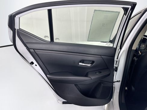 Used 2023 Nissan Sentra SR w/ SR Premium Package FWD image 28