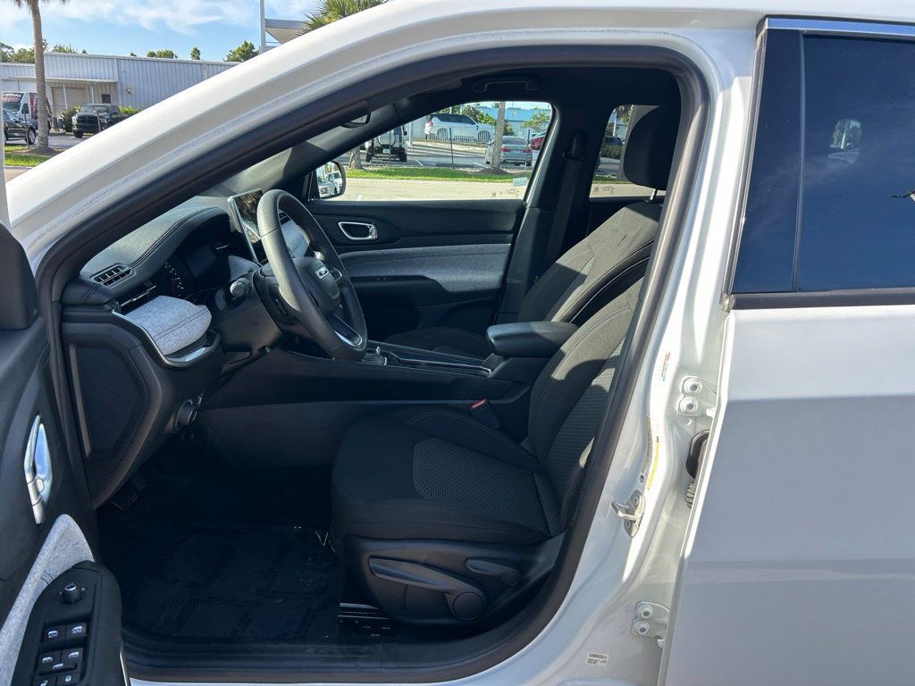 Used 2024 Jeep Compass Sport AWD/4WD image 16