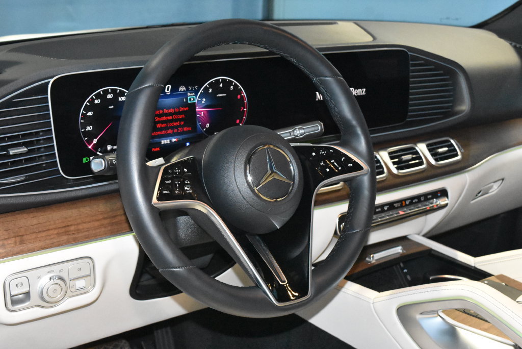 Certified 2025 Mercedes-Benz GLE 450 4MATIC image 2
