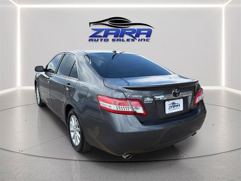 Used 2011 Toyota Camry XLE w/ SE/XLE Extra-Value Pkg FWD image 5
