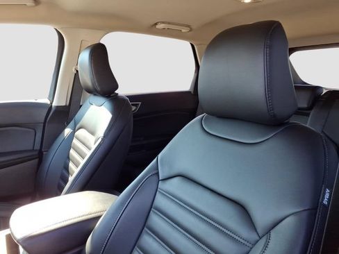 Certified 2024 Ford Edge SEL AWD/4WD image 17