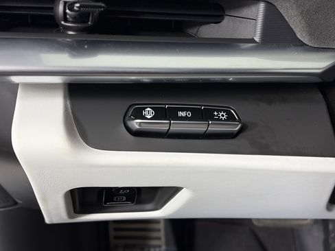 Used 2023 Chevrolet Corvette Stingray Premium Cpe w/ Z51 Performance Package image 32