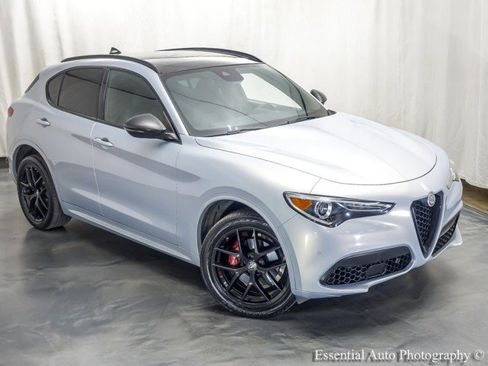 Used 2020 Alfa Romeo Stelvio Ti Sport w/ Quick Order Package 22S Sport AWD/4WD image 5