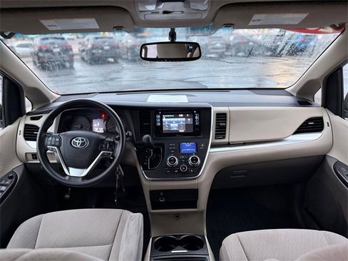 Used 2015 Toyota Sienna LE image 16