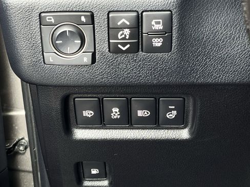 Used 2023 Lexus GX 460 Luxury w/ Accessory Package AWD/4WD image 20