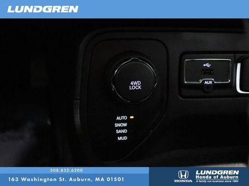 Used 2016 Jeep Renegade Limited image 24