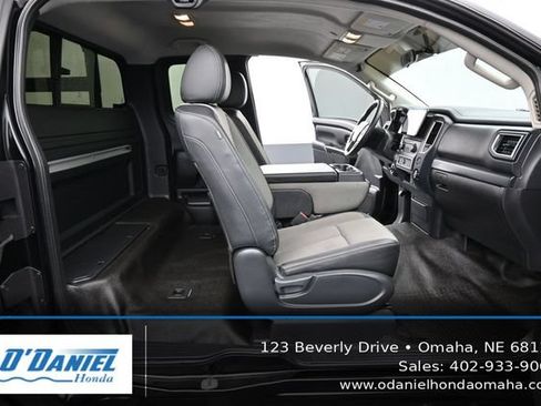 Used 2017 Nissan Titan S AWD/4WD image 38