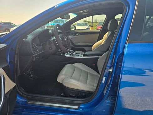Used 2018 Kia Stinger GT2 AWD/4WD image 9