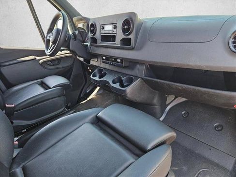 Used 2022 Mercedes-Benz Sprinter 2500 image 12