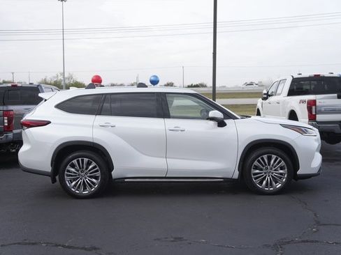 Used 2022 Toyota Highlander Platinum image 5