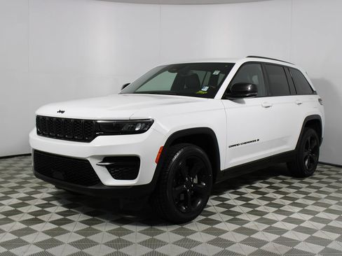 Used 2022 Jeep Grand Cherokee Altitude RWD image 31