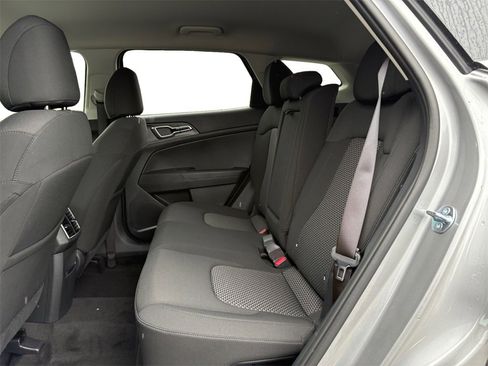 New 2025 Kia Sportage LX image 14