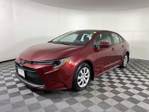 Used 2025 Toyota Corolla LE FWD image 4