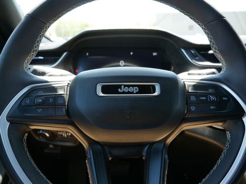 Used 2023 Jeep Grand Cherokee L Laredo AWD/4WD image 25