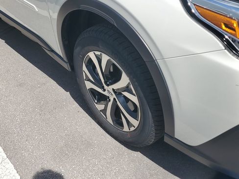Used 2022 Subaru Outback Touring AWD/4WD image 4