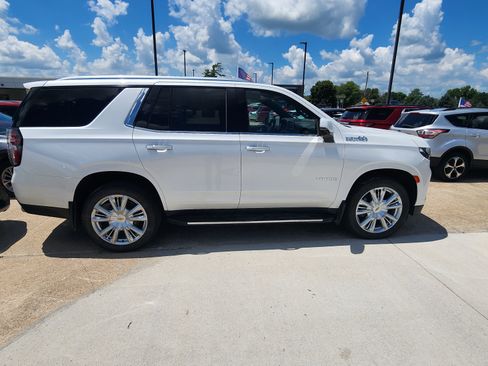 Used 2023 Chevrolet Tahoe High Country AWD/4WD image 4