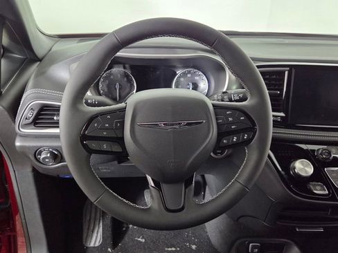 New 2026 Chrysler Pacifica Select image 16