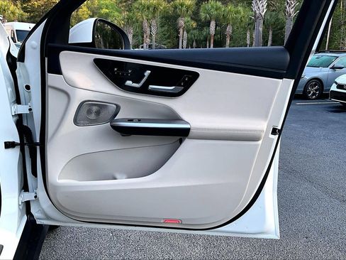 Used 2025 Mercedes-Benz GLC 350e 4MATIC image 23