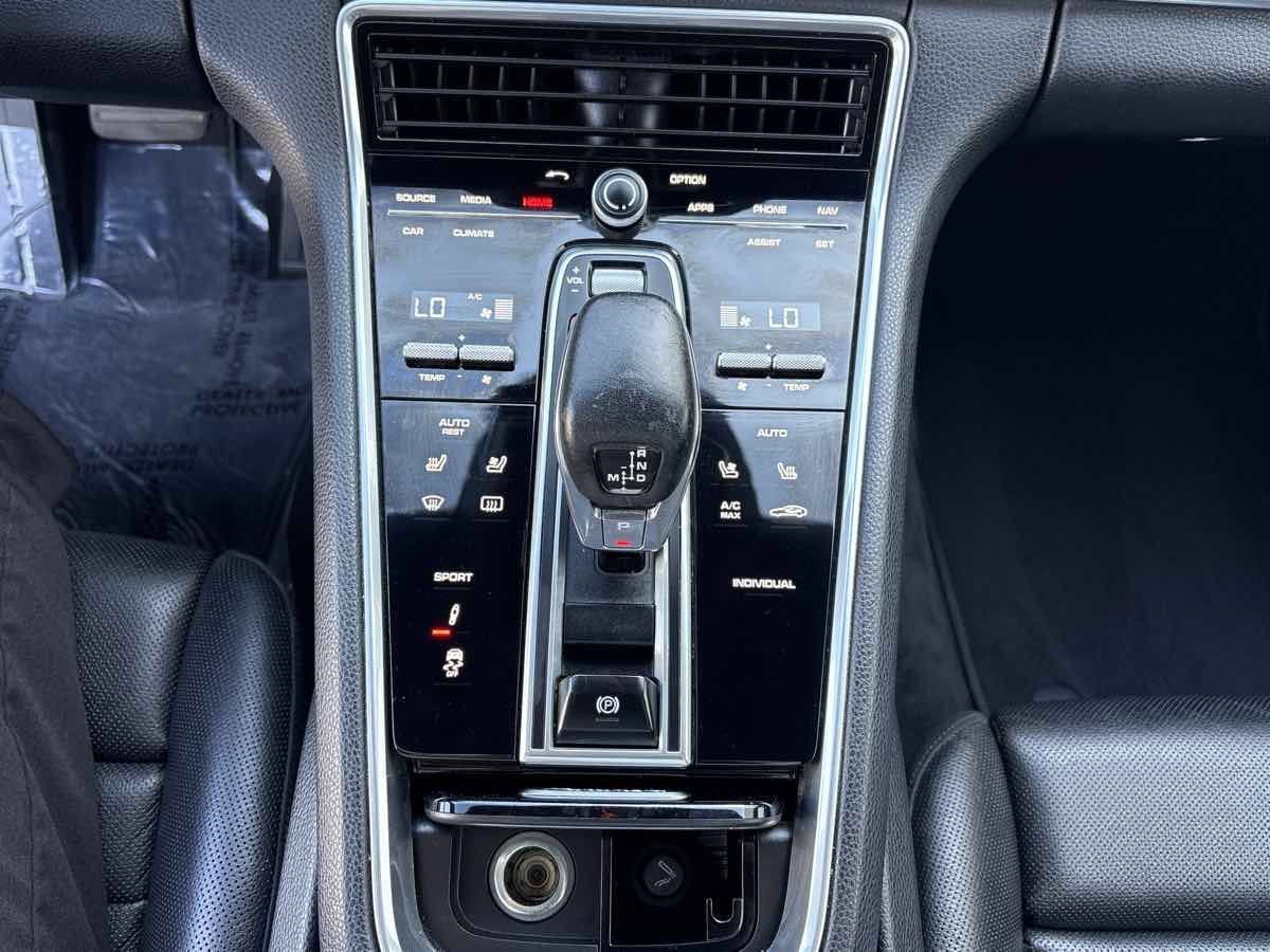 Used 2018 Porsche Panamera 4 AWD/4WD image 27
