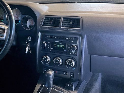 Used 2013 Dodge Challenger SXT Plus image 7