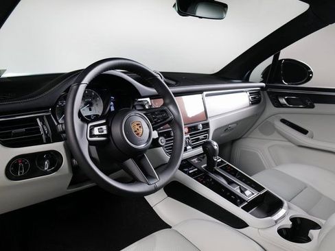 New 2026 Porsche Macan GTS image 4