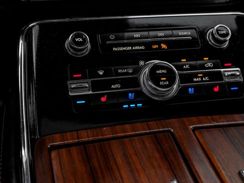 Used 2021 Lincoln Navigator Reserve AWD/4WD image 32
