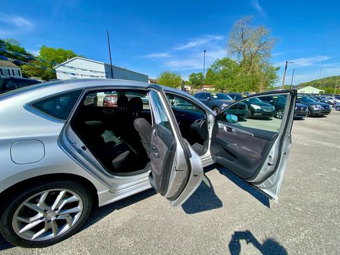Used 2015 Nissan Sentra SR FWD image 10