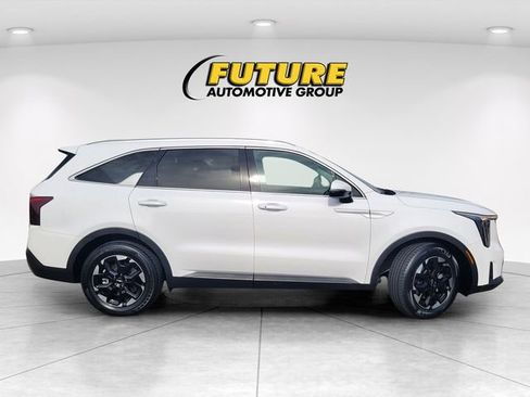 Used 2024 Kia Sorento S FWD image 3