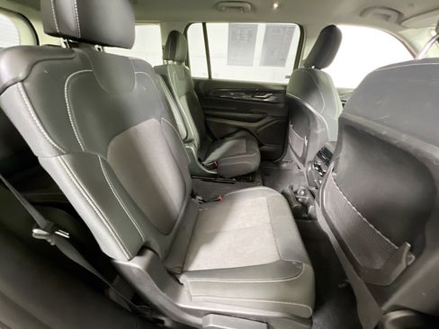 Used 2023 Jeep Grand Cherokee L Laredo image 26