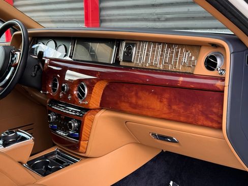 Used 2018 Rolls-Royce Phantom Extended Wheelbase RWD image 46