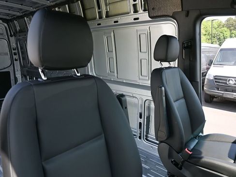 Used 2025 Mercedes-Benz Sprinter 2500 image 20