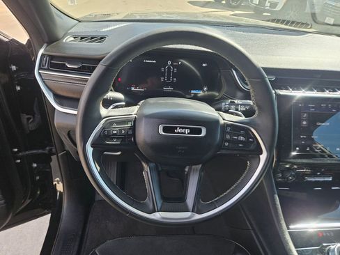 Used 2024 Jeep Grand Cherokee L Laredo image 18