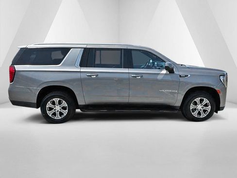 Used 2022 GMC Yukon XL SLE w/ Gmc Pro Safety Plus Package AWD/4WD image 4
