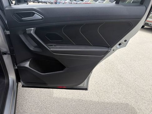 Certified 2023 Volkswagen Tiguan SE R-Line FWD image 23