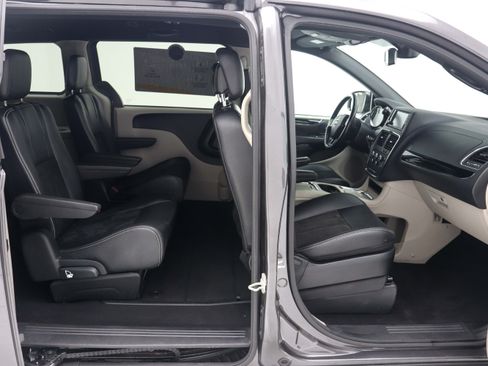 Used 2020 Dodge Grand Caravan SXT FWD image 14