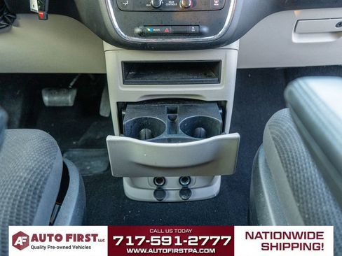 Used 2019 Dodge Grand Caravan SE w/ UConnect Hands-Free Group image 18