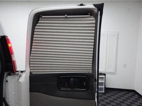 Used 2020 GMC Savana 2500 Extended w/ Enhanced Convenience Package image 11