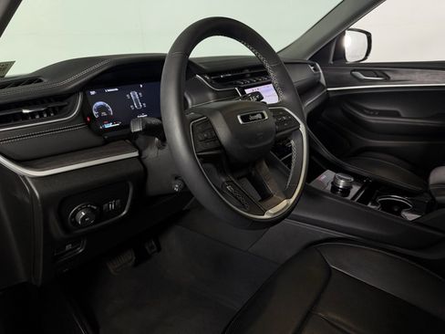 Certified 2023 Jeep Grand Cherokee Limited w/ Luxury Tech Group II image 21