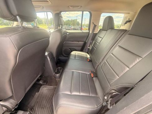 Used 2017 Jeep Patriot High Altitude AWD/4WD image 12