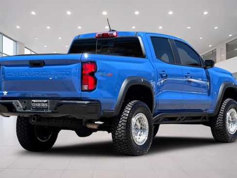 Used 2025 Chevrolet Colorado ZR2 w/ Technology Package AWD/4WD image 4