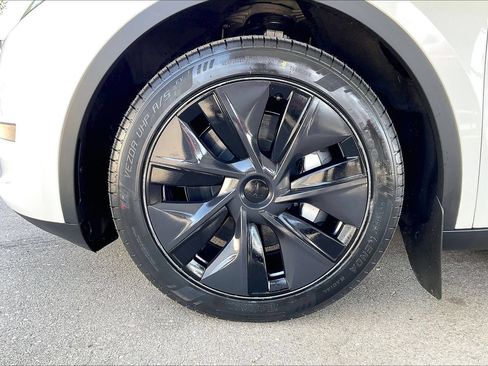 Used 2025 Tesla Model Y Long Range AWD/4WD image 25