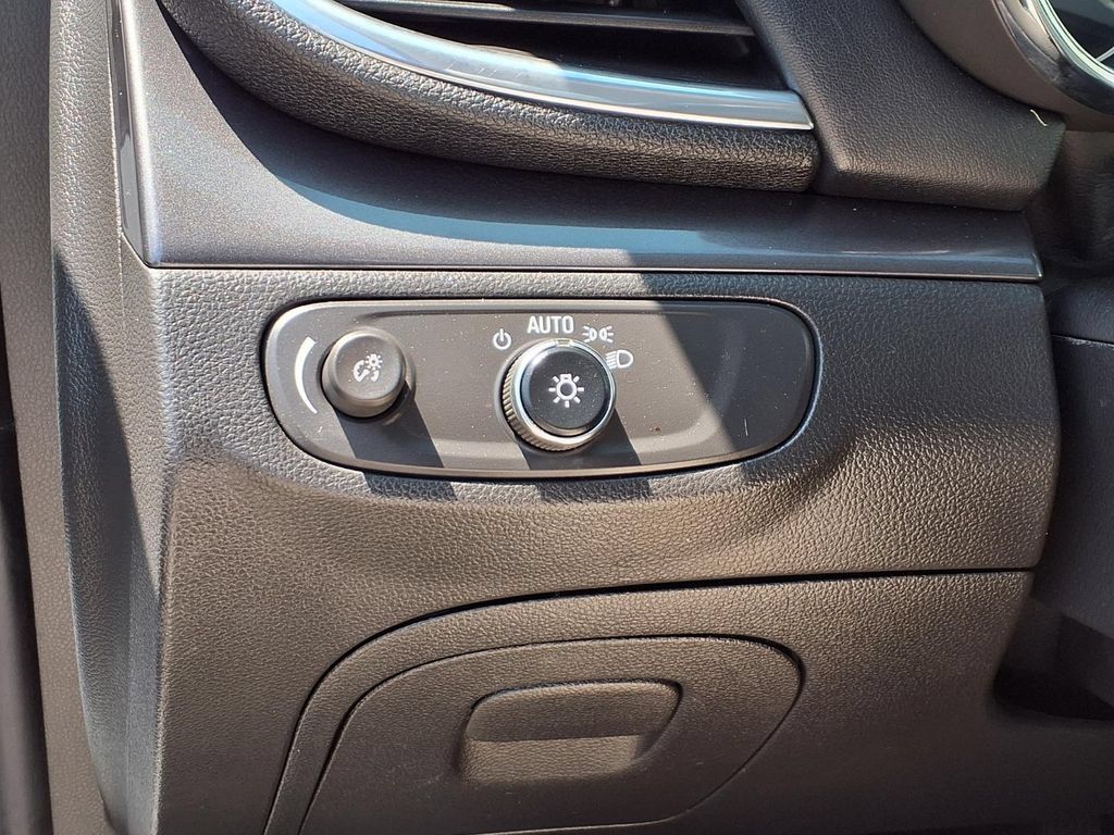 Certified 2021 Buick Encore Preferred FWD image 15