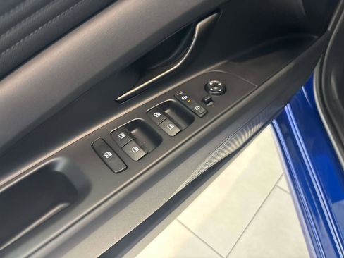 Used 2025 Hyundai Elantra Sport FWD image 9