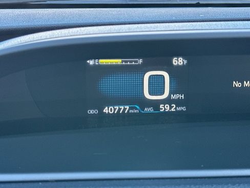 Certified 2020 Toyota Prius LE FWD image 25